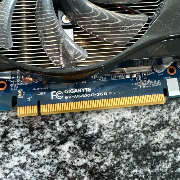 GTX 660 Gigabyte GV-N660OC-2GD Graphics Card NVIDIA GeForce - Picture 2 of 4